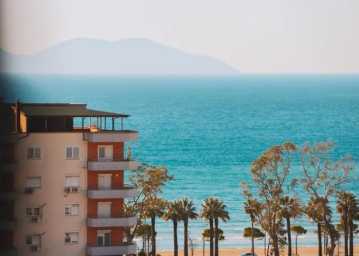 Large Apartment Near The Seaside Boulevard Lungomare